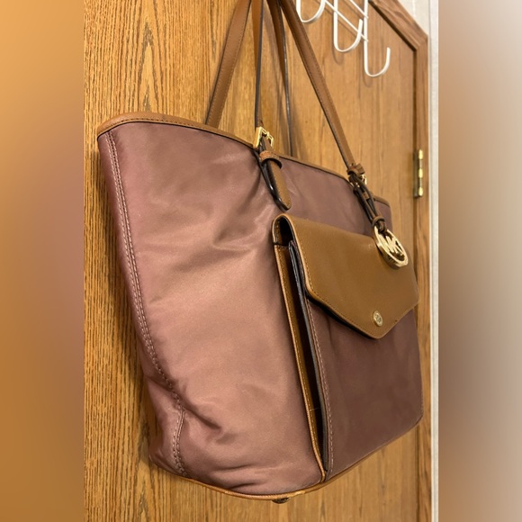 Michael Kors Jet Set Nylon & Leather Dusty Rose - Picture 2 of 11